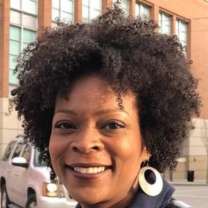 Meet your Posher, Dionne